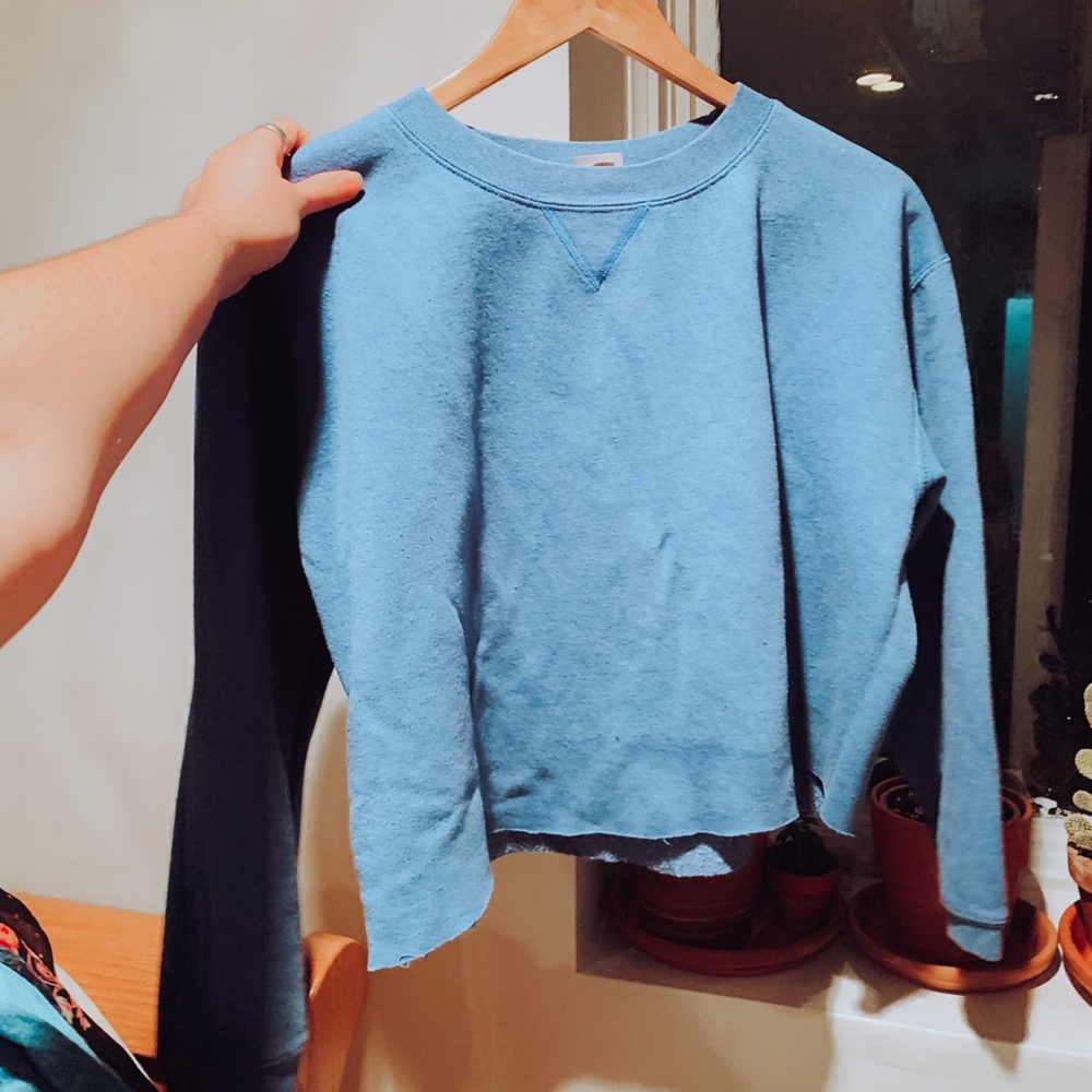 B L U E C R O P P E D C R E W N E C K - image 1